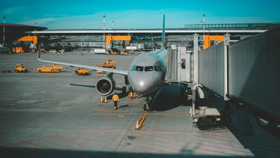 В московских аэропортах задержаны и отменены десятки рейсов В московских аэропортах задержаны и отменены десятки рейсов