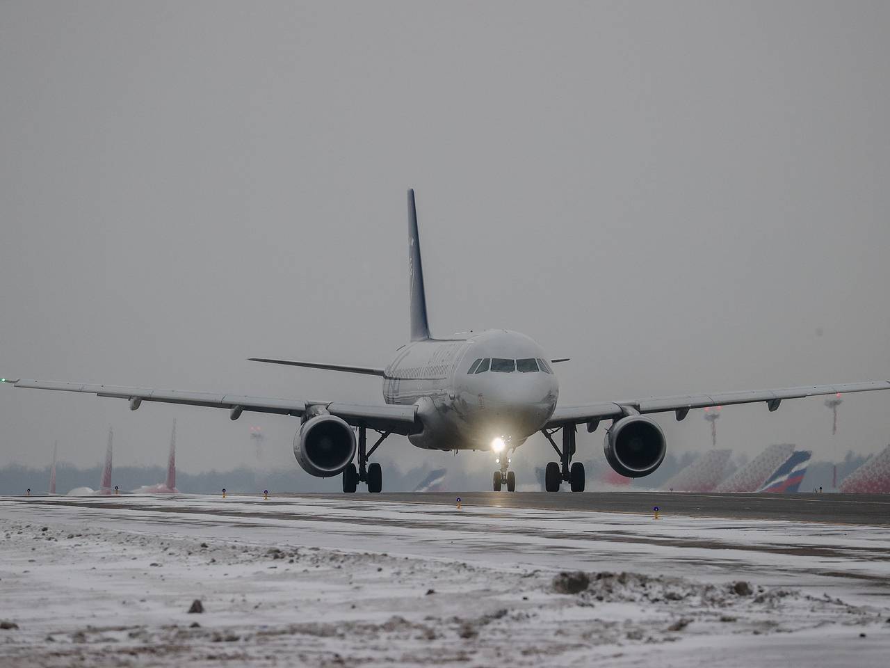 Летевший из России в Иран самолет вернулся в аэропорт вылета