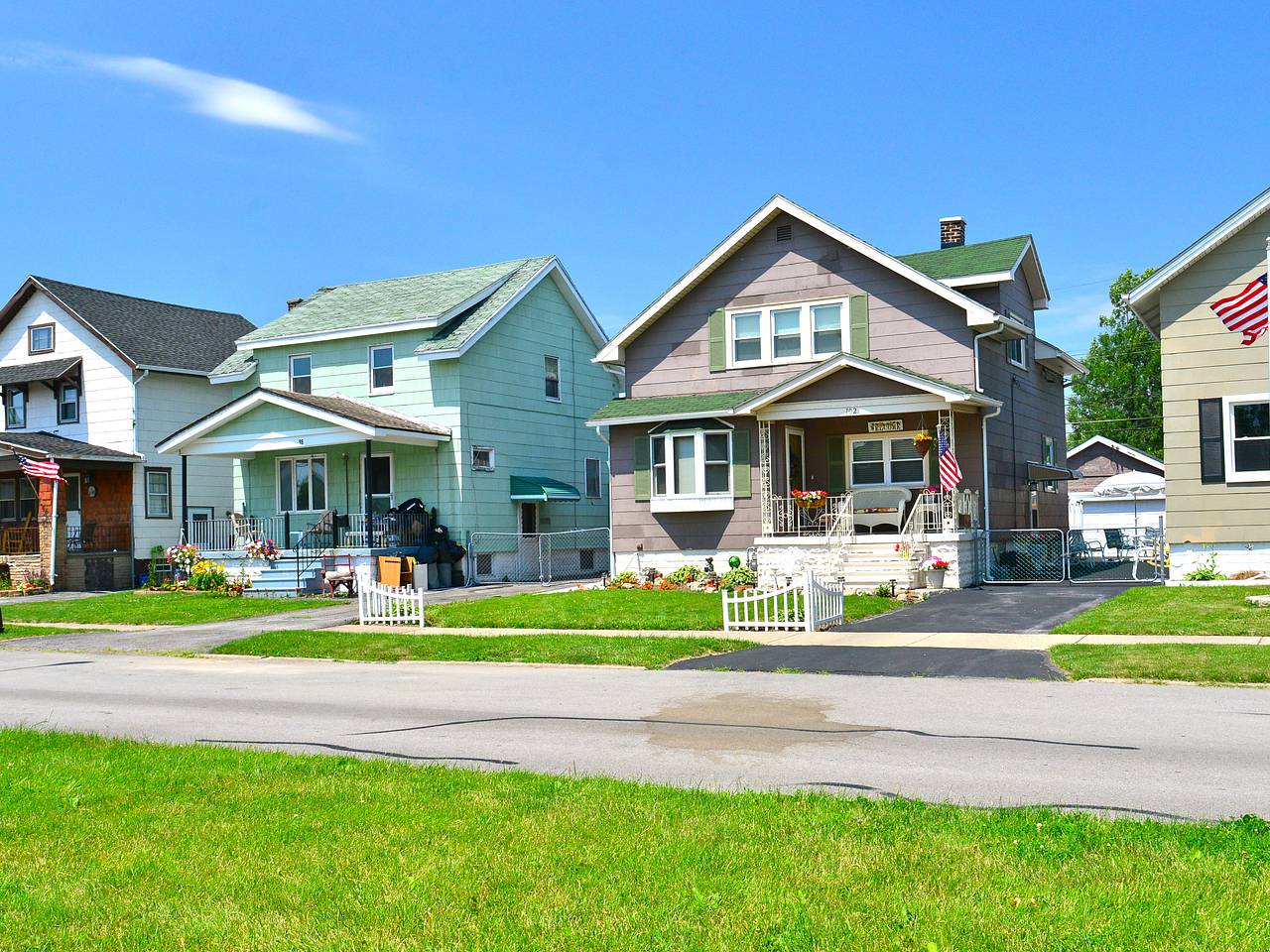 Российский тревел-блогер объяснил отсутствие высоких заборов у домов в США