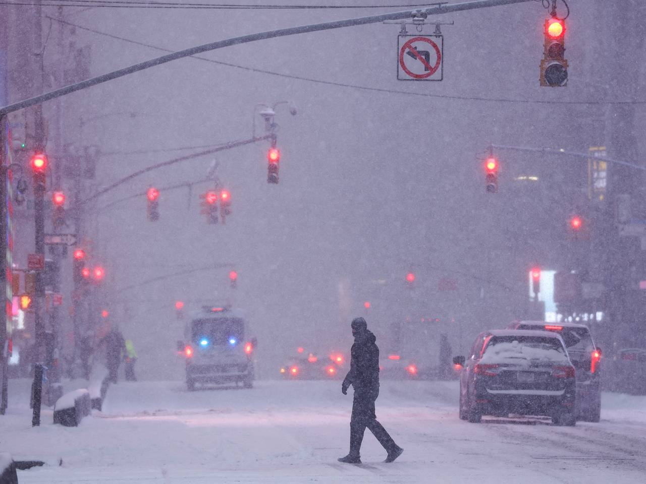 Более 10 тысяч авиарейсов отменили в США из-за непогоды