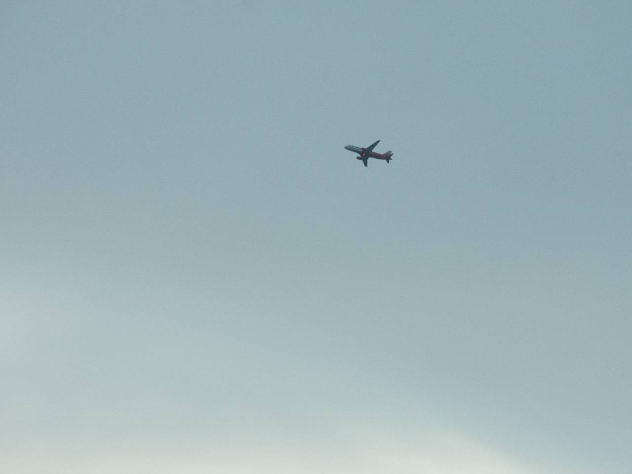 Еще в шести российских аэропортах ввели ограничения на прием и выпуск самолетов