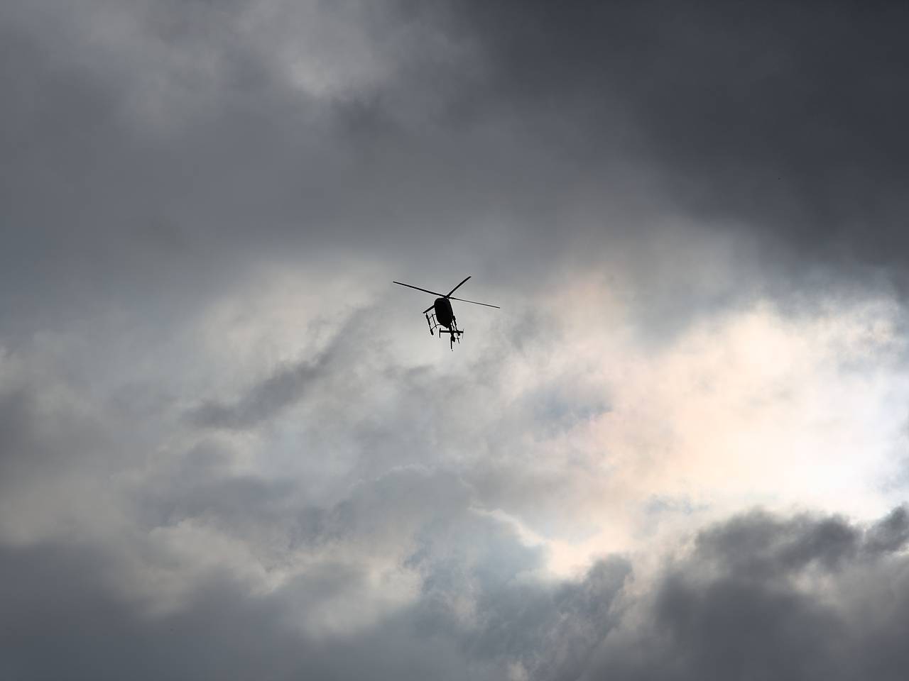 Вертолет с туристами вылетел из зоопарка в Японии и пропал без вести