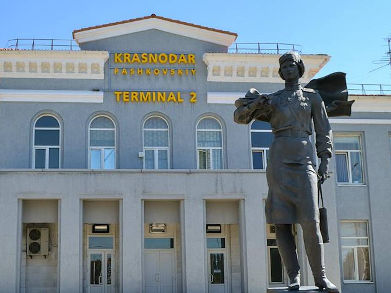 Аэропорт на юге России перестал принимать и отправлять самолеты