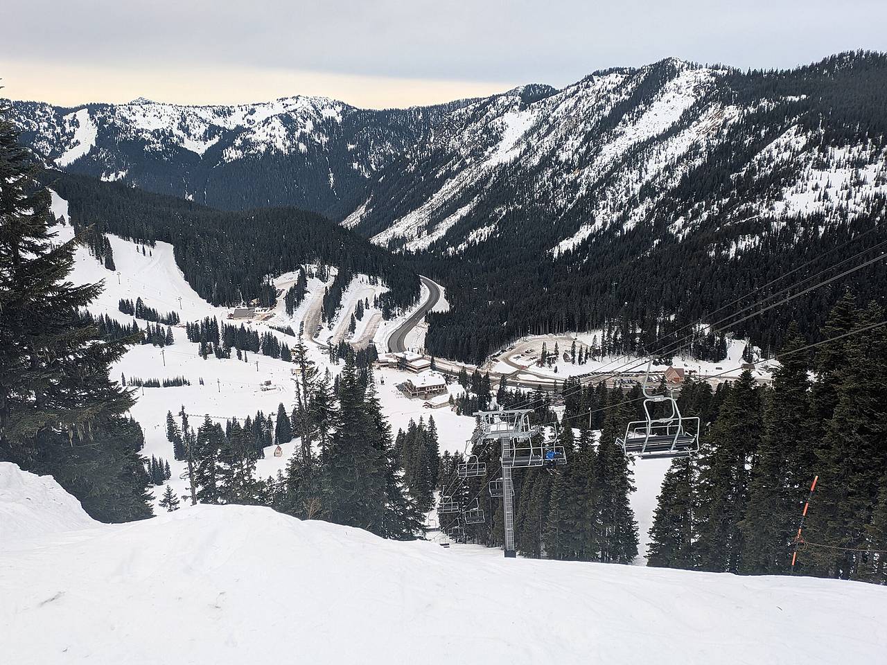 Сноубордист упал в ручей на глазах у отдыхающих и не выжил