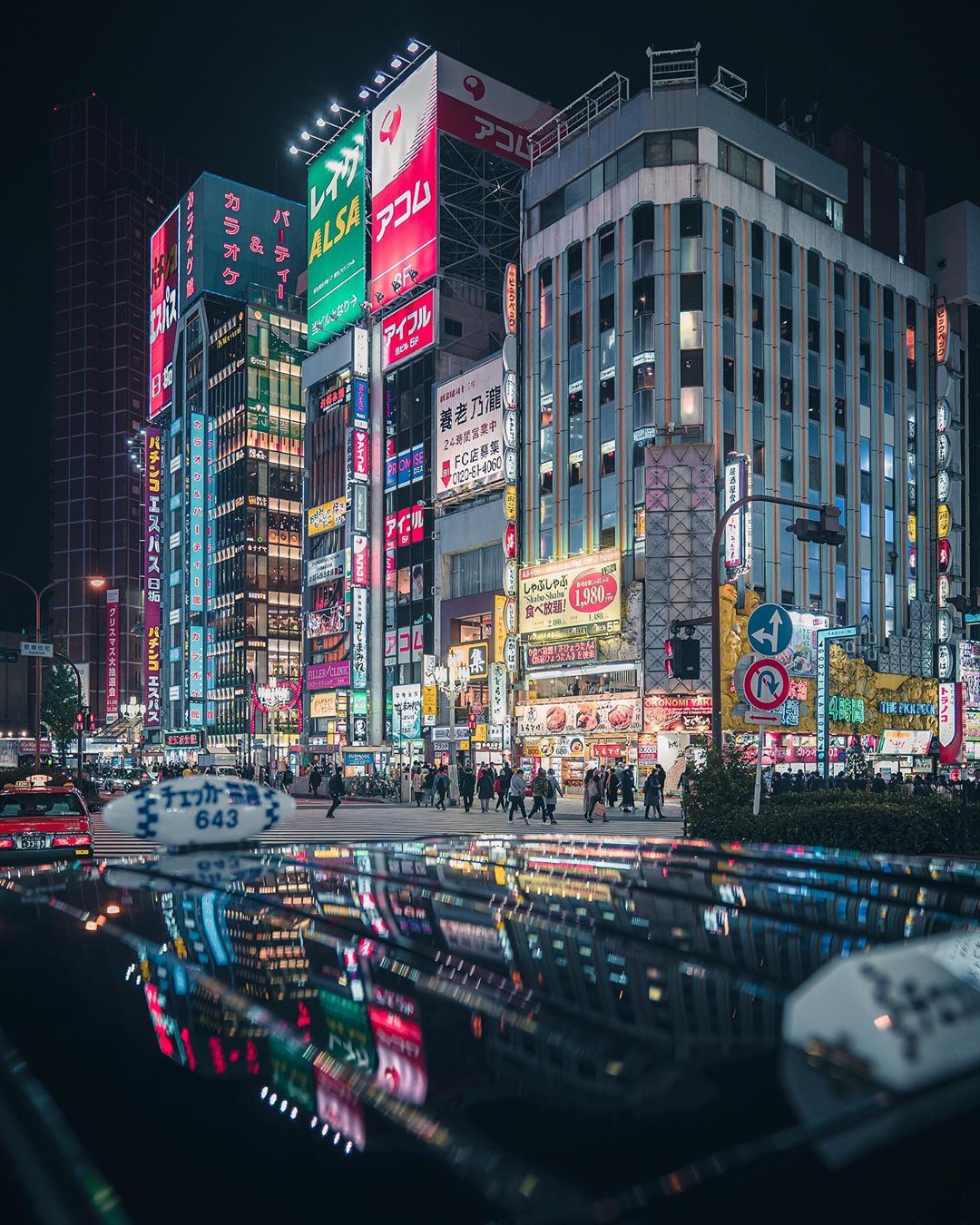 День и ночь японских улиц на снимках Джеймса Такуми Шегуна День и ночь японских улиц на снимках Джеймса Такуми Шегуна