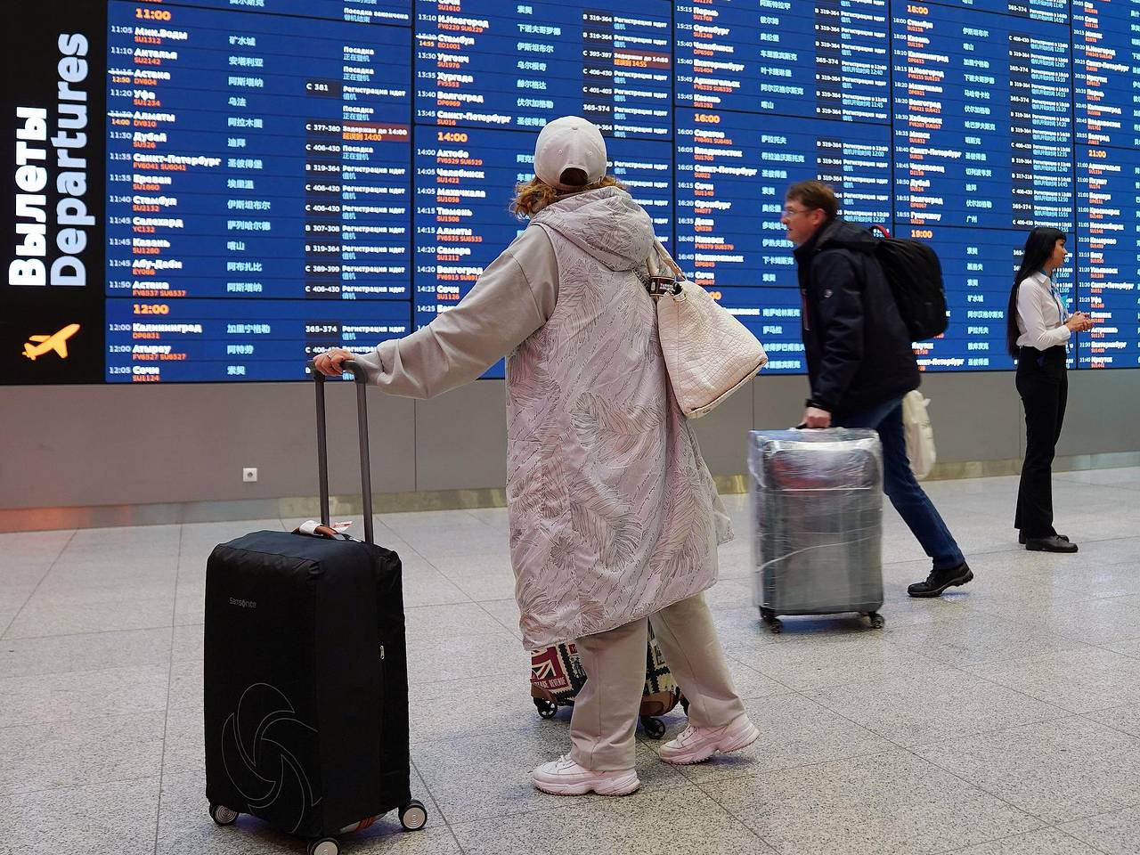 Пассажиры рейса из Москвы во Владивосток почти сутки не могут вылететь из-за коллапса