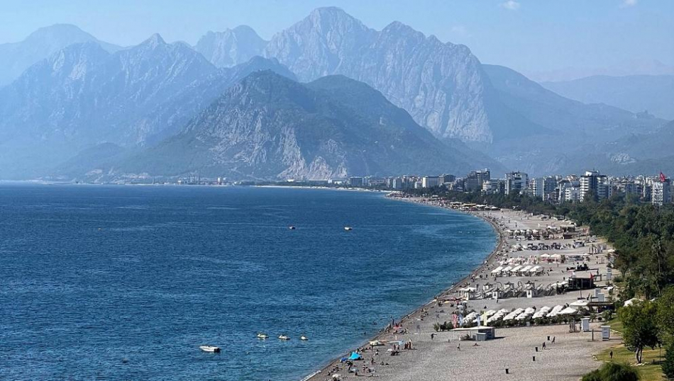 Сочи vs Анталия: где отдыхать дешевле и комфортнее?