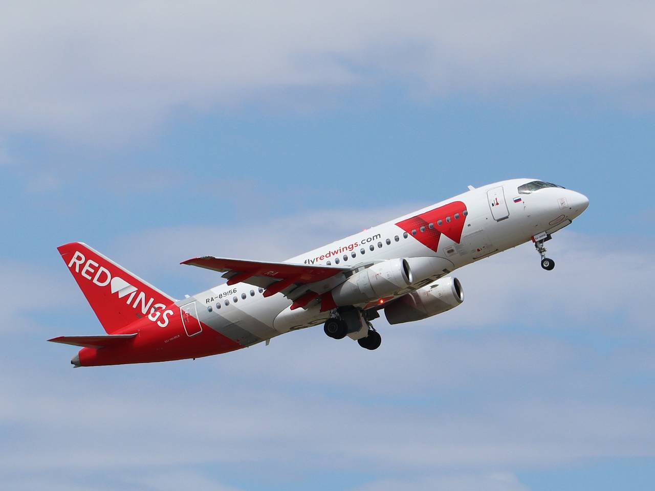 Российская авиакомпания запустила распродажу билетов со скидками до 60 процентов