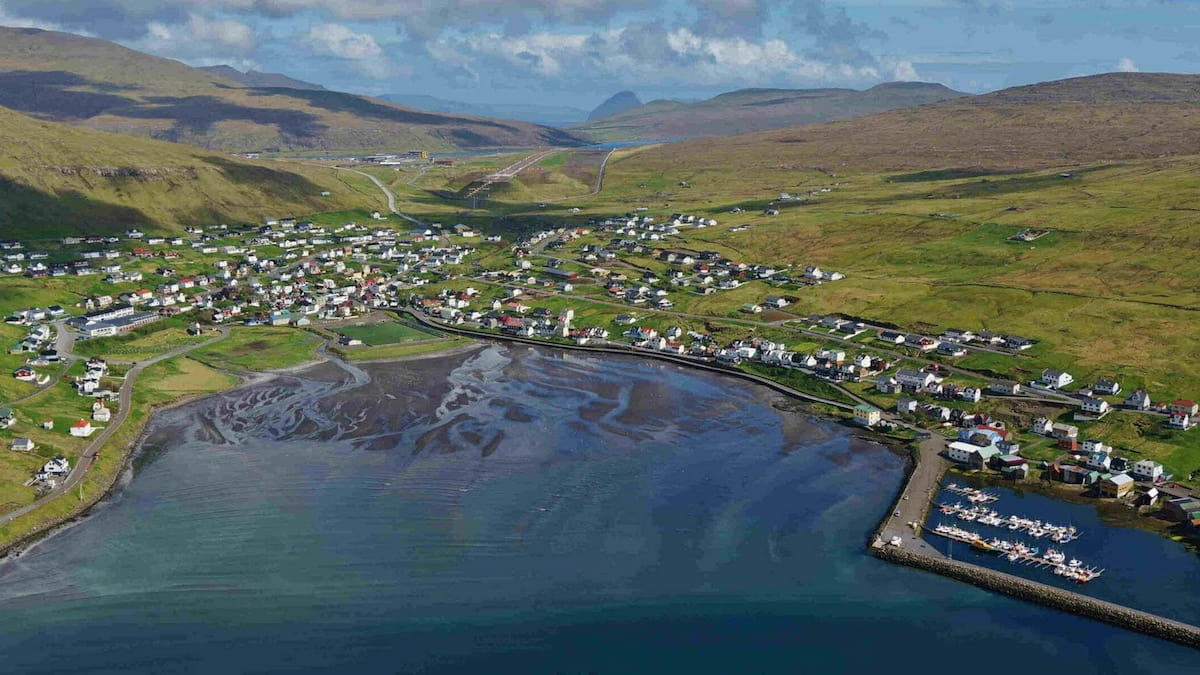 Секрет озера Сёрвогсватн, которое словно парит над океаном