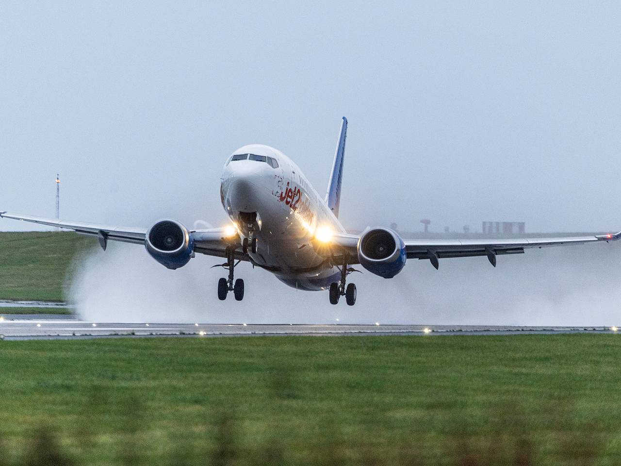 Самолет вылетел из аэропорта Европы без трех десятков ошеломленных пассажиров