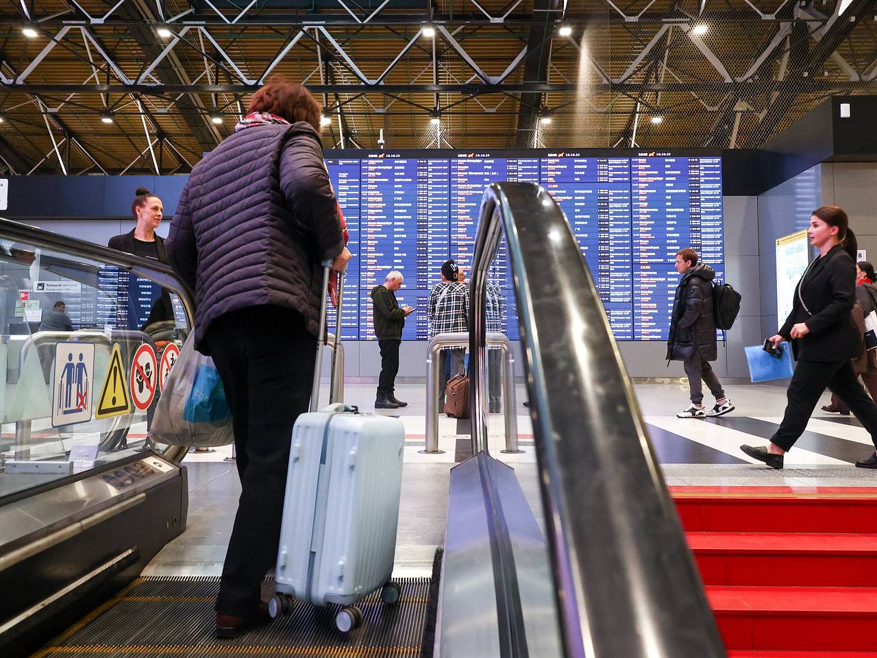 Аэропорт Москвы вернулся к штатной работе на фоне непогоды