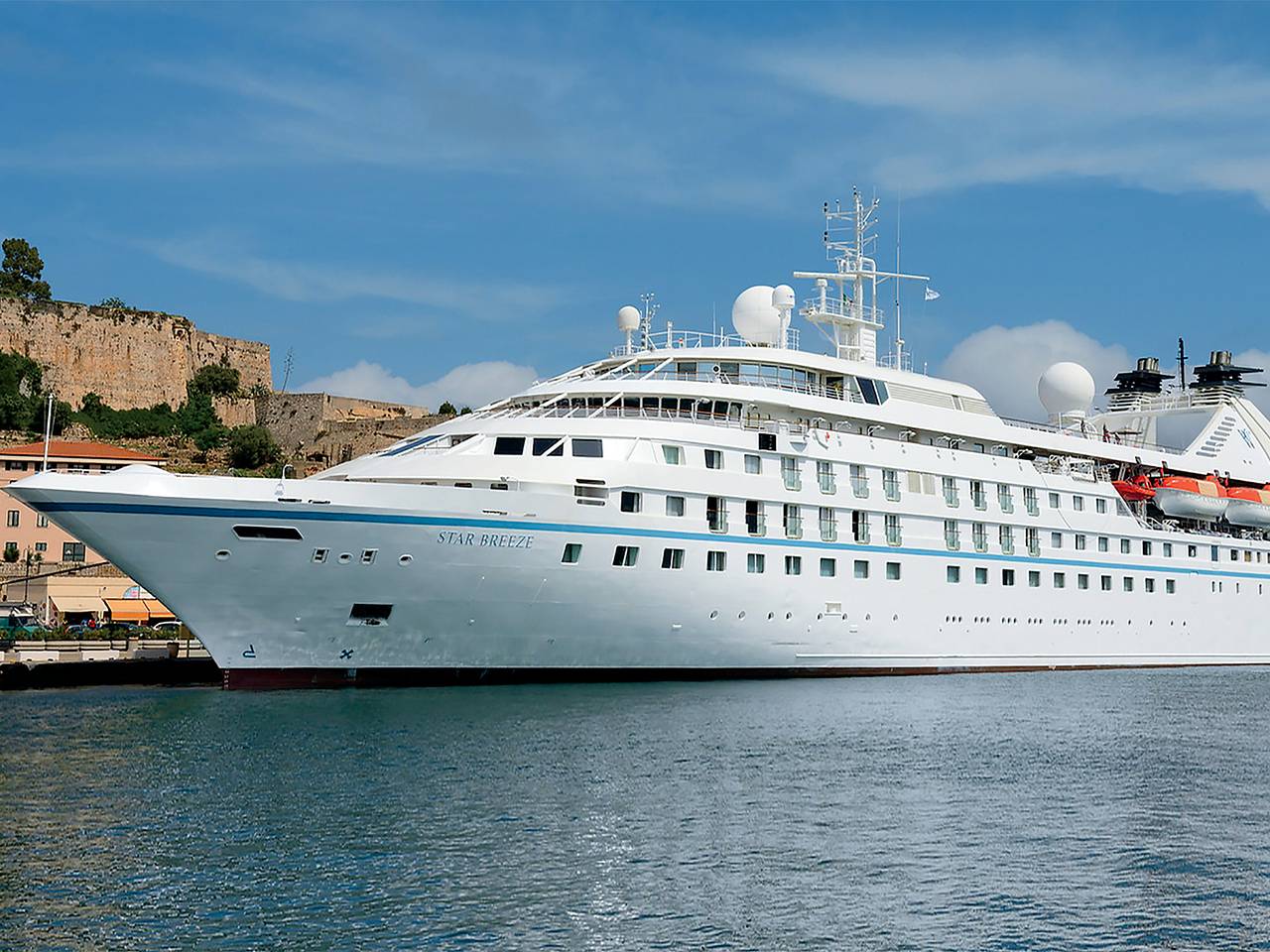 Пассажир роскошного круизного лайнера выпал за борт и пропал в Тихом океане