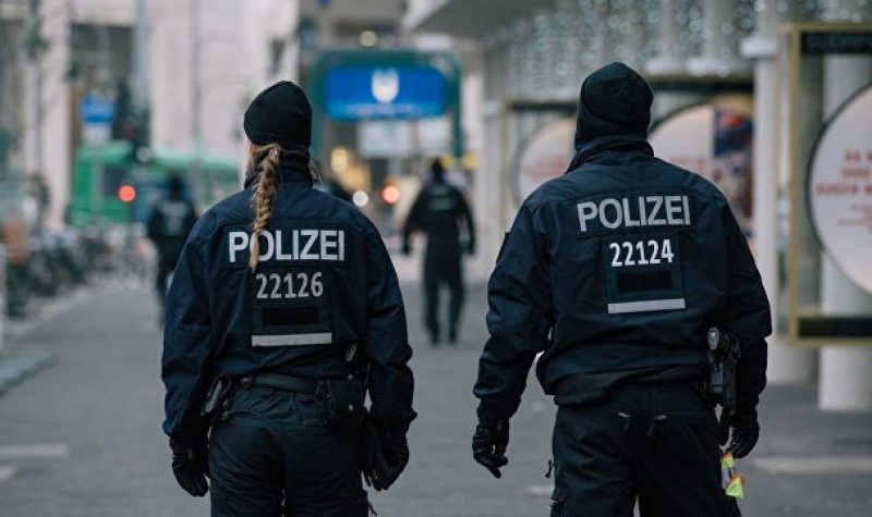 «Никаких джинсов и футболок!» — 11 запретов, связанных с одеждой, которые действуют в других странах «Никаких джинсов и футболок!» — 11 запретов, связанных с одеждой, которые действуют в других странах