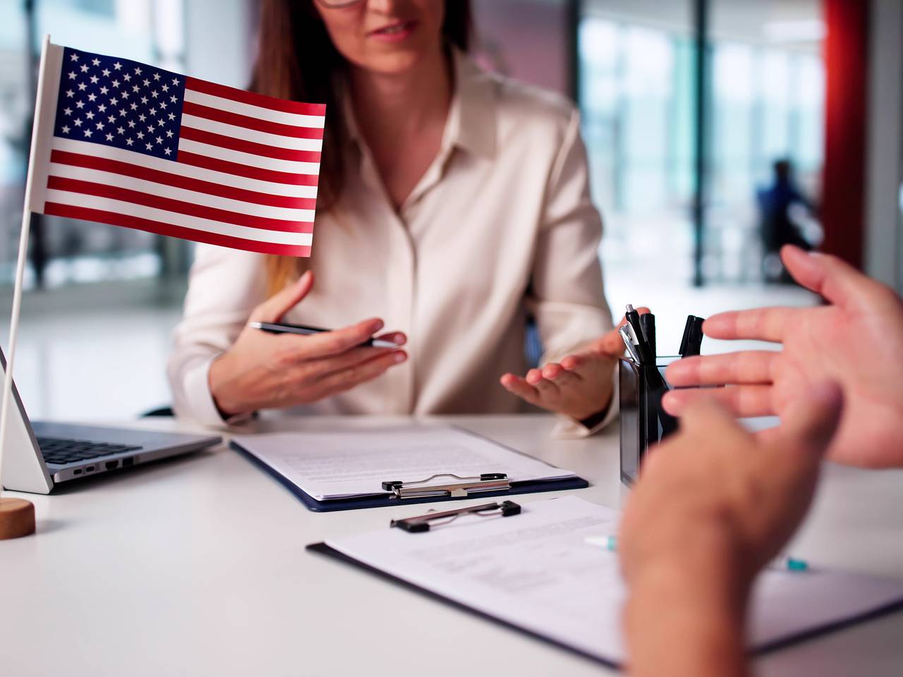 В США разъяснили приостановку выдачи иммиграционных виз