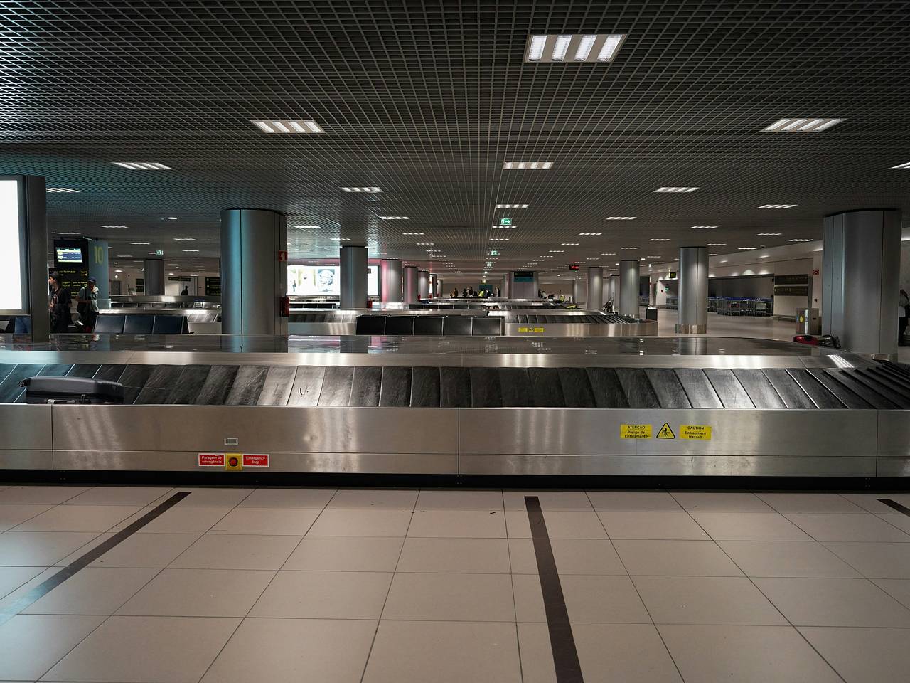 Россияне вернулись на родину из Турции без десятков чемоданов