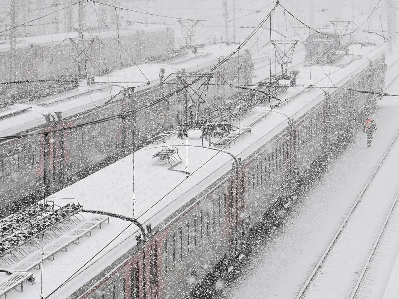 Россияне встретили Новый год в темноте и без еды из-за застрявшего в снегу поезда