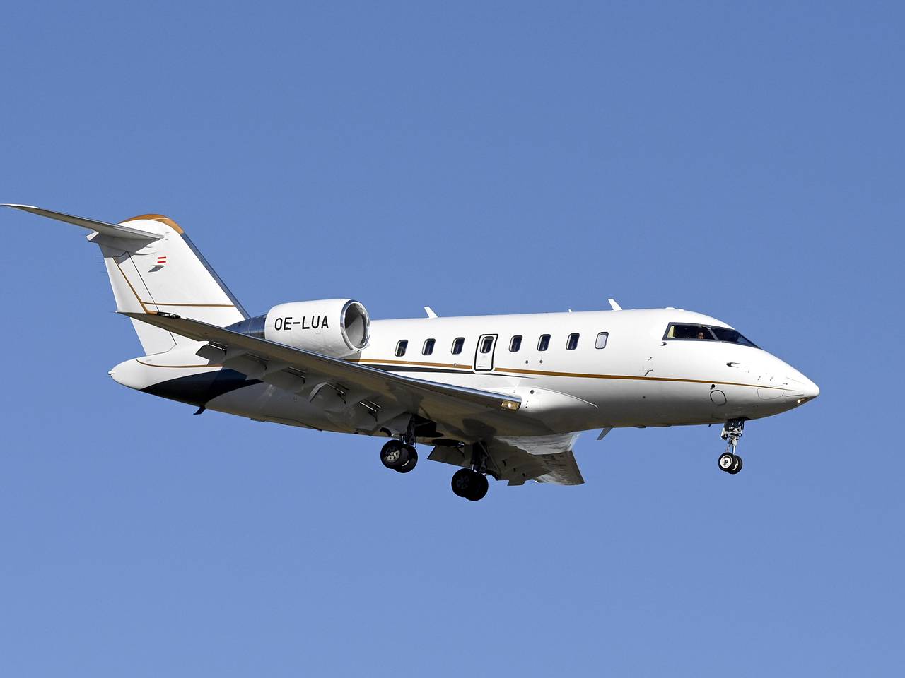 Самолет с пассажирами на борту рухнул в США