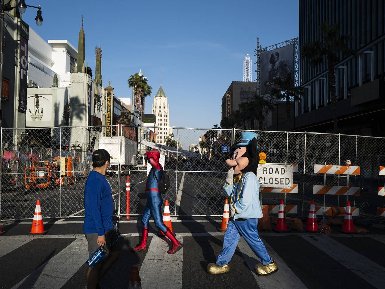 &laquo;Для нас это культурный взрыв&raquo;. Оружие, пустые разговоры и раздача просроченной еды. Что шокирует российских туристов в США?