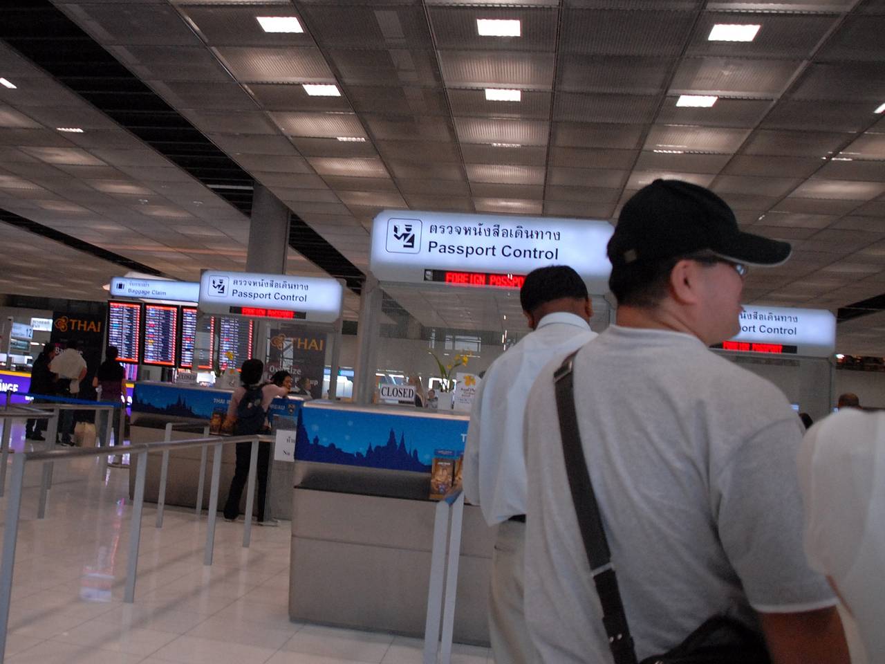 Россиянка описала паспортный контроль в Таиланде фразой &laquo;чуть не остались на улице&raquo;