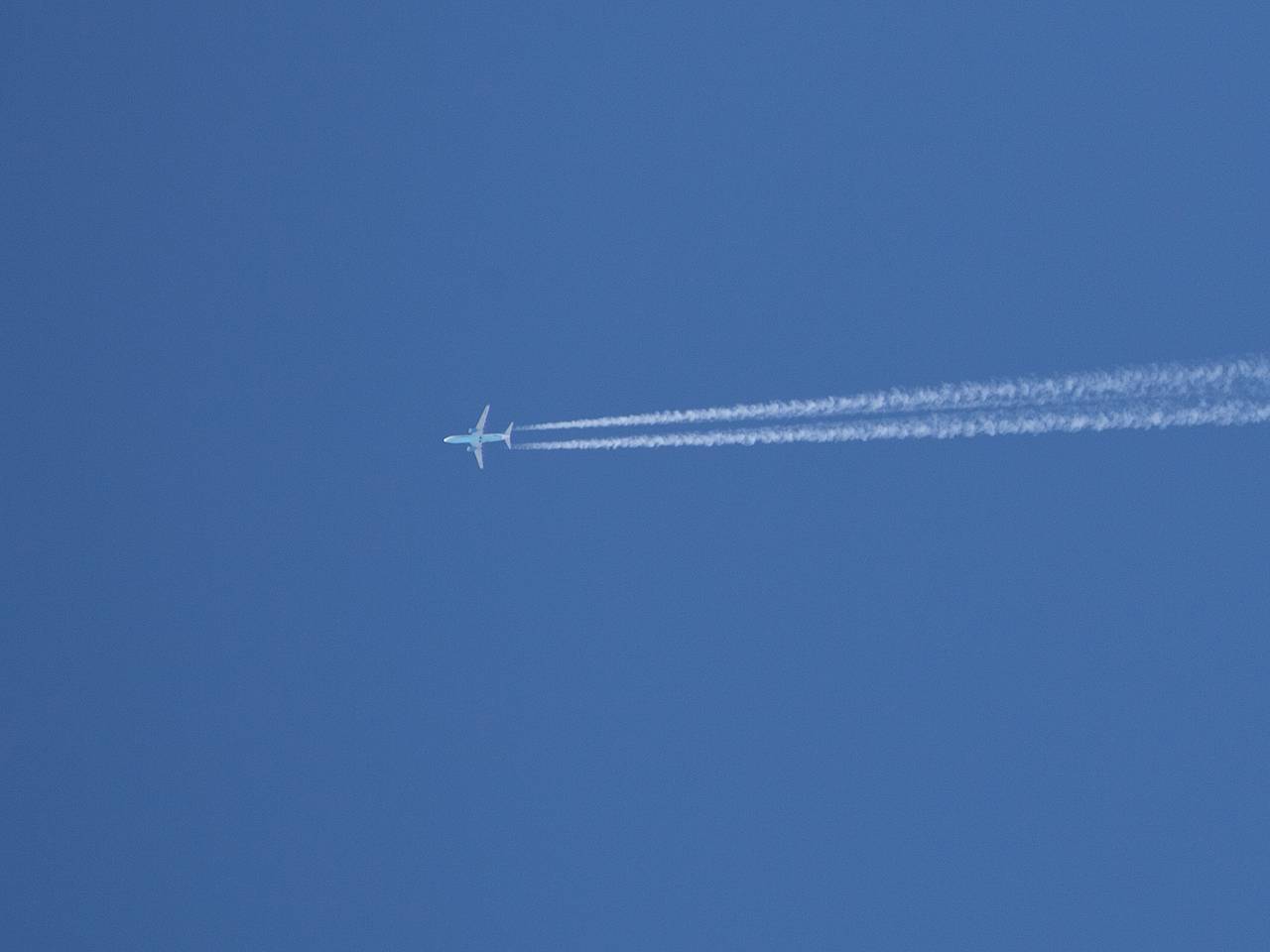 Летевший в Магадан самолет вынужденно сел в другом городе