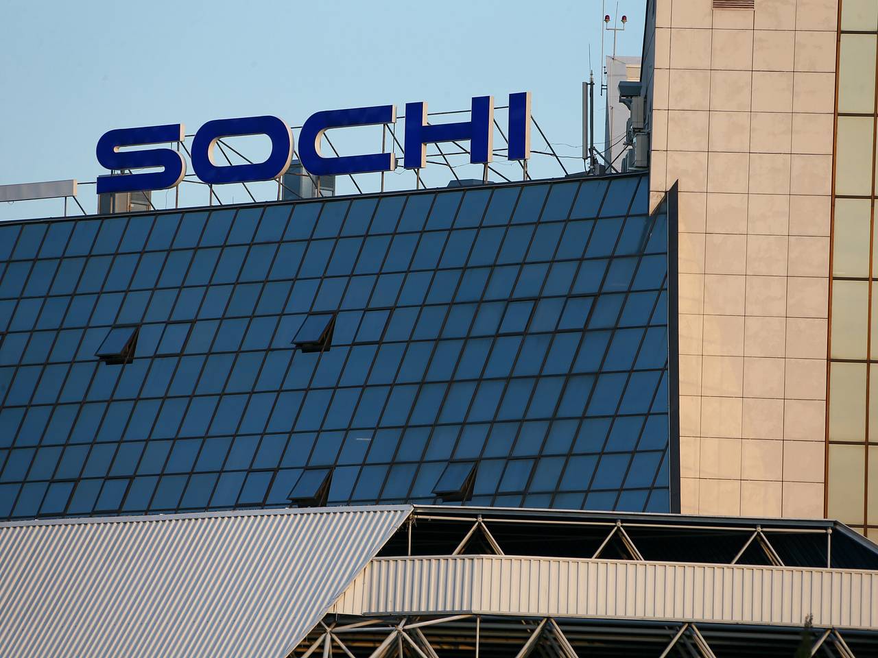 Сотрудница российского аэропорта спасла пассажира от переписи имущества на мошенников