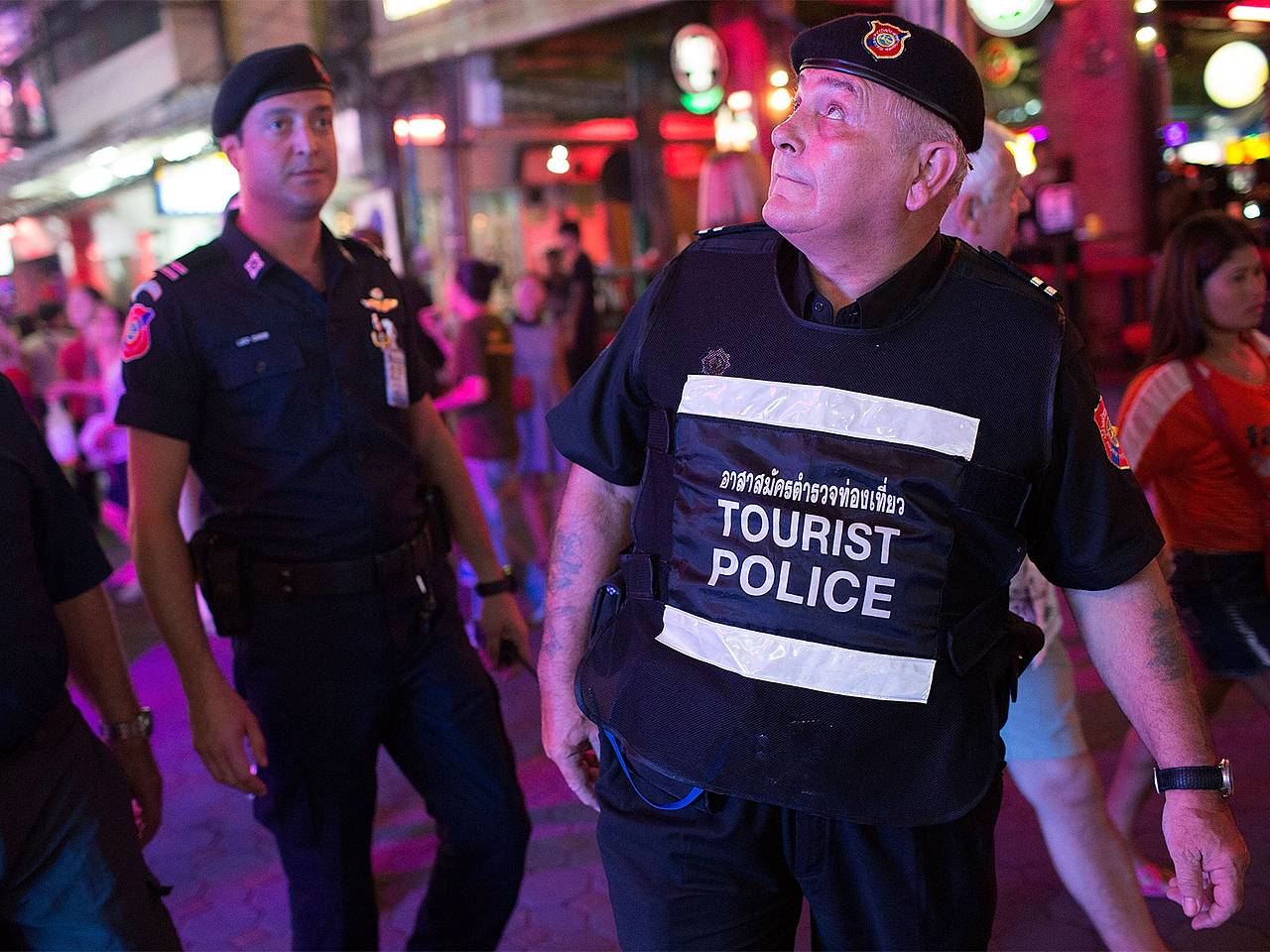 Турист обнажил гениталии на глазах у людей в Таиланде и нарвался на выговор