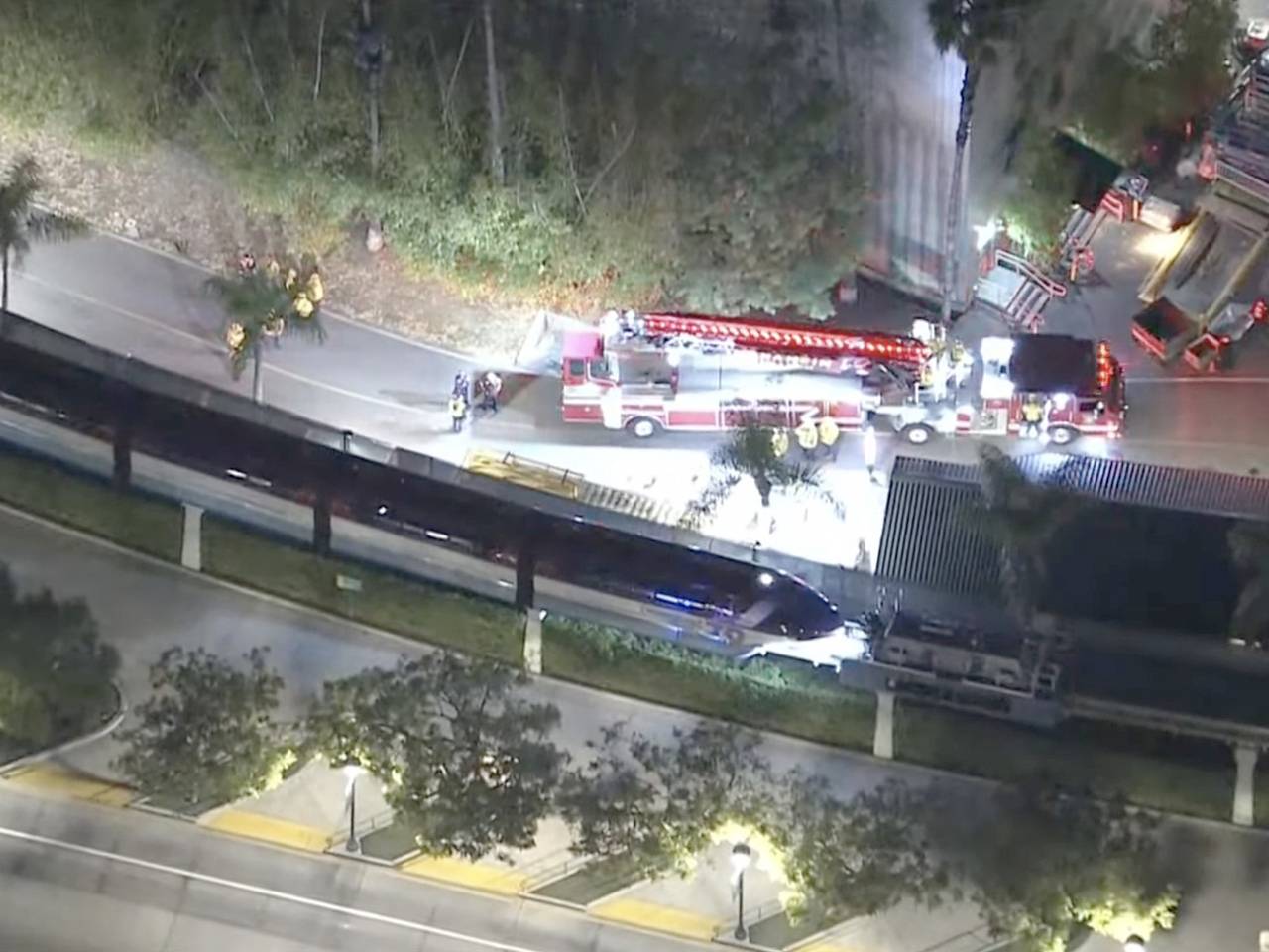 Десятки туристов на несколько часов застряли на монорельсе в Диснейленде