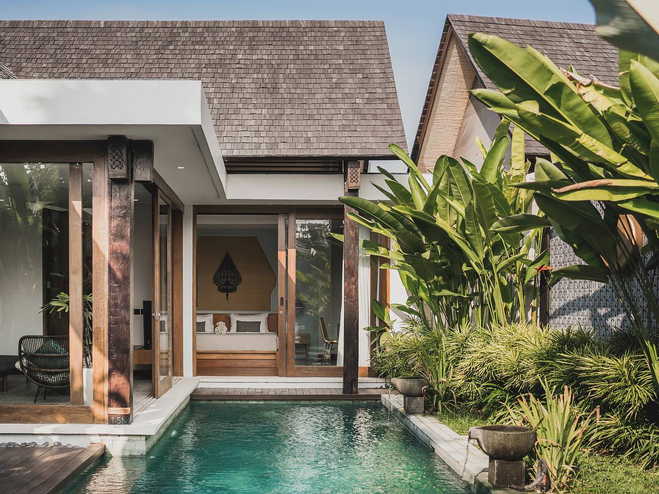 Российских молодоженов заселили на пепелище на Бали