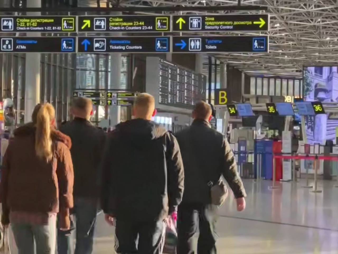 Десятки рейсов задержались в аэропорту Сочи из-за ночных ограничений