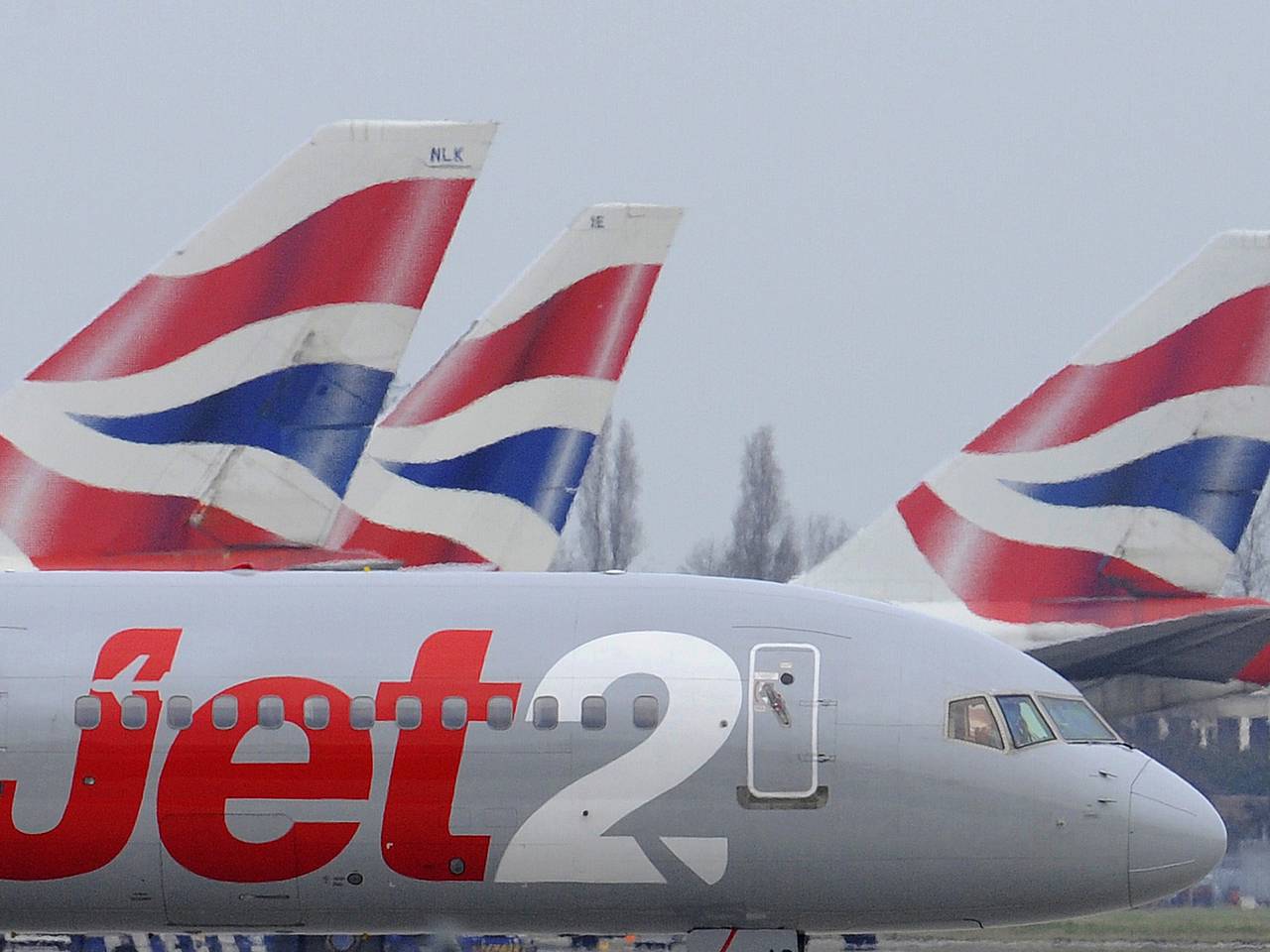 Самолет с пассажирами на борту подал сигнал бедствия из-за приступа у пилота