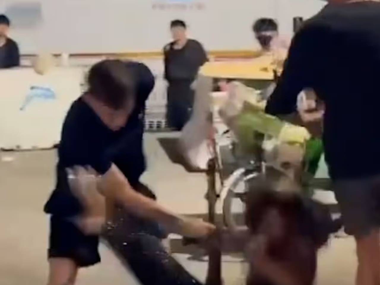 Туристы устроили массовую драку с проститутками в Таиланде