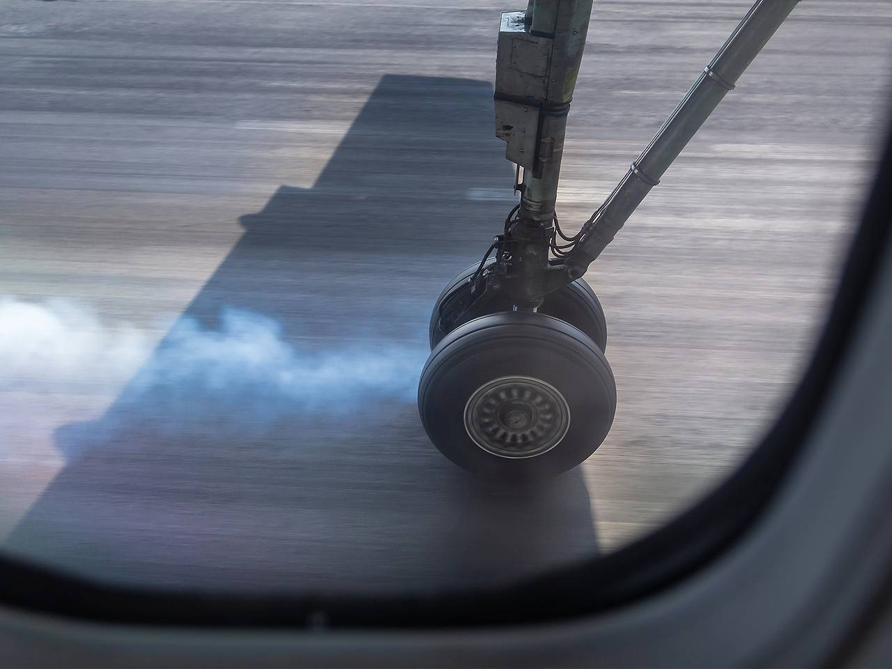 Россиянка описала жесткую посадку самолета в Таиланде словами &laquo;что-то бахнуло&raquo;