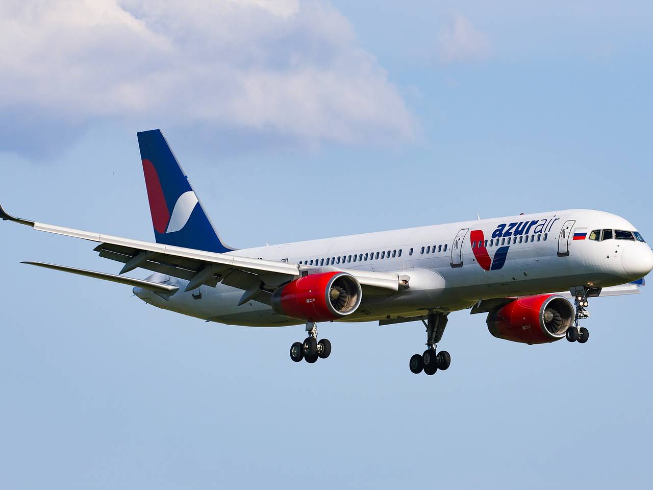 Застрявшим на сутки в аэропорту России пассажирам объяснили причину задержки рейса