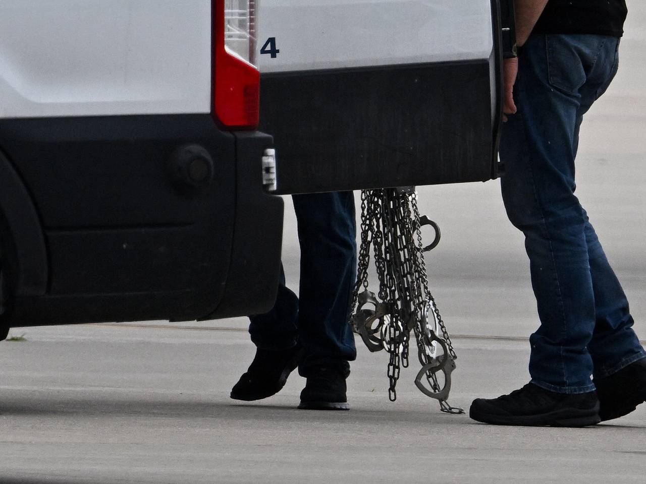 Пилотов пассажирского самолета из США необоснованно арестовали в Африке