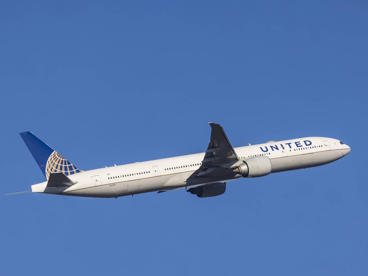 Пассажир по ошибке сел не в тот самолет и неожиданно оказался в другой стране