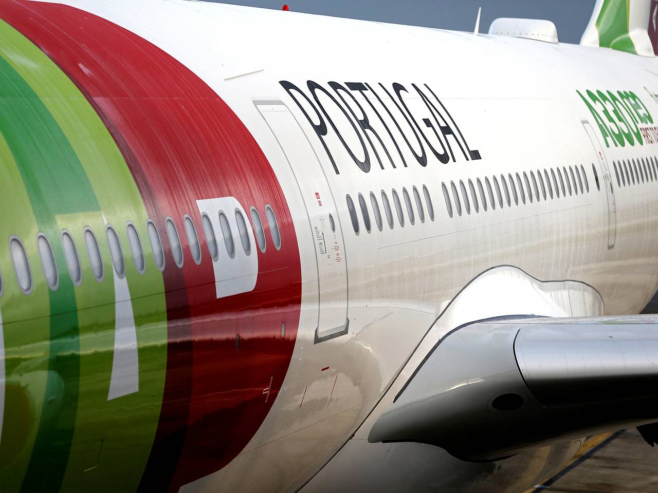 Пассажирский самолет экстренно приземлился в Европе из-за пожара на борту