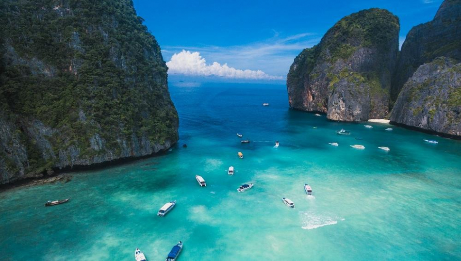 У берегов Пхукета разлилась нефть: есть ли угроза пляжам?