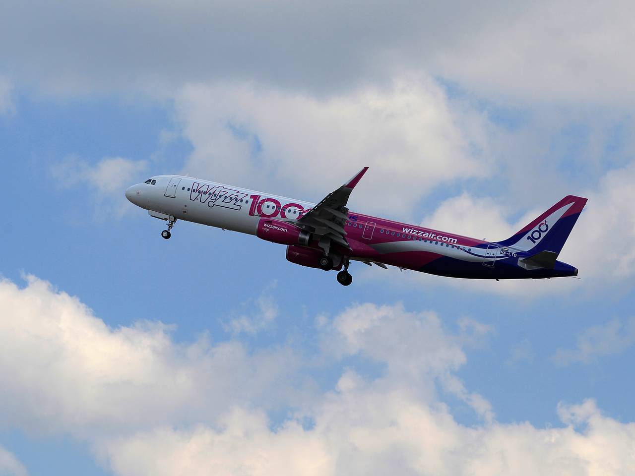 Истребители вылетели навстречу пассажирскому самолету из-за террористической угрозы