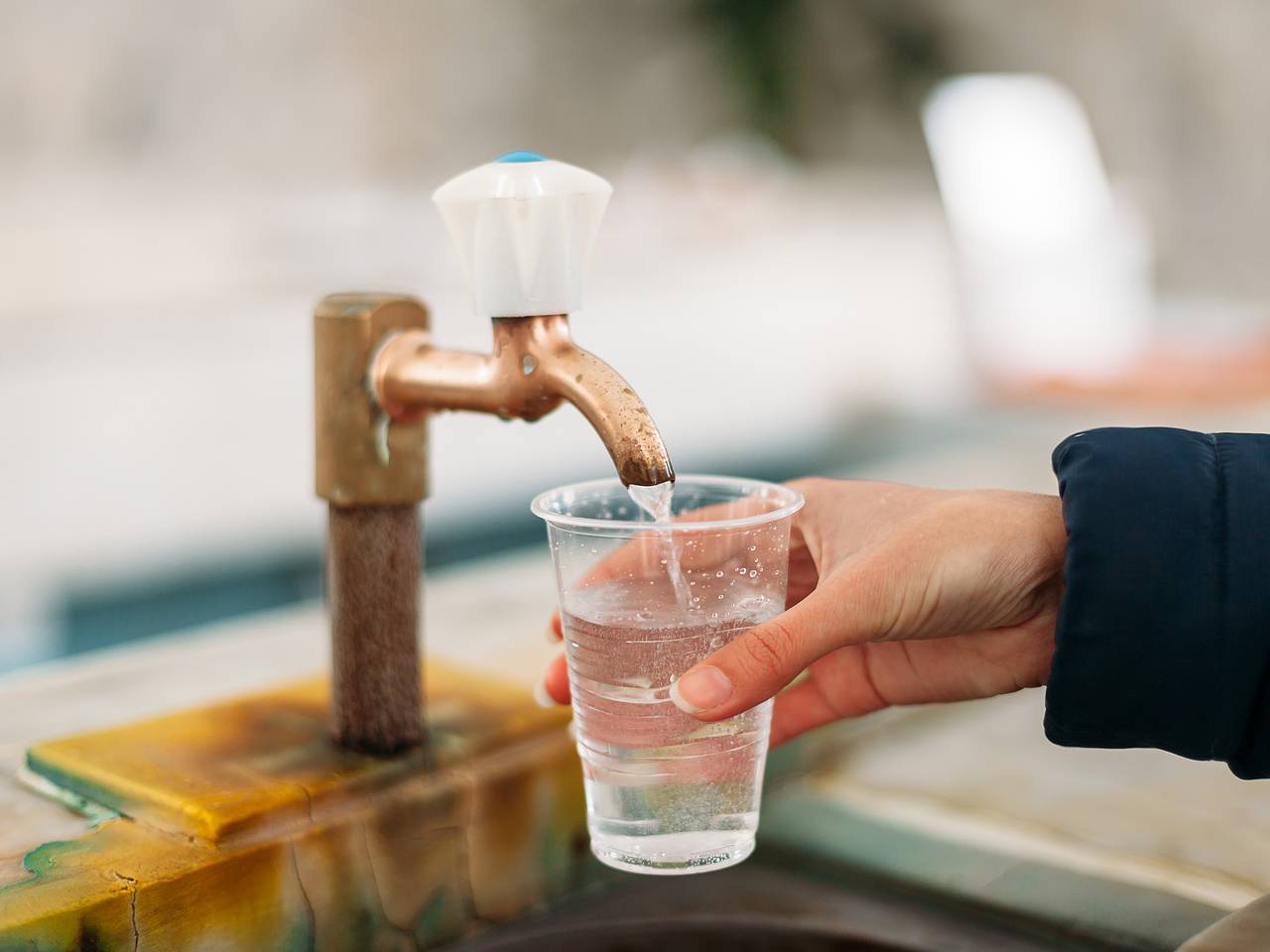 Два десятка туристов отравились на российском курорте