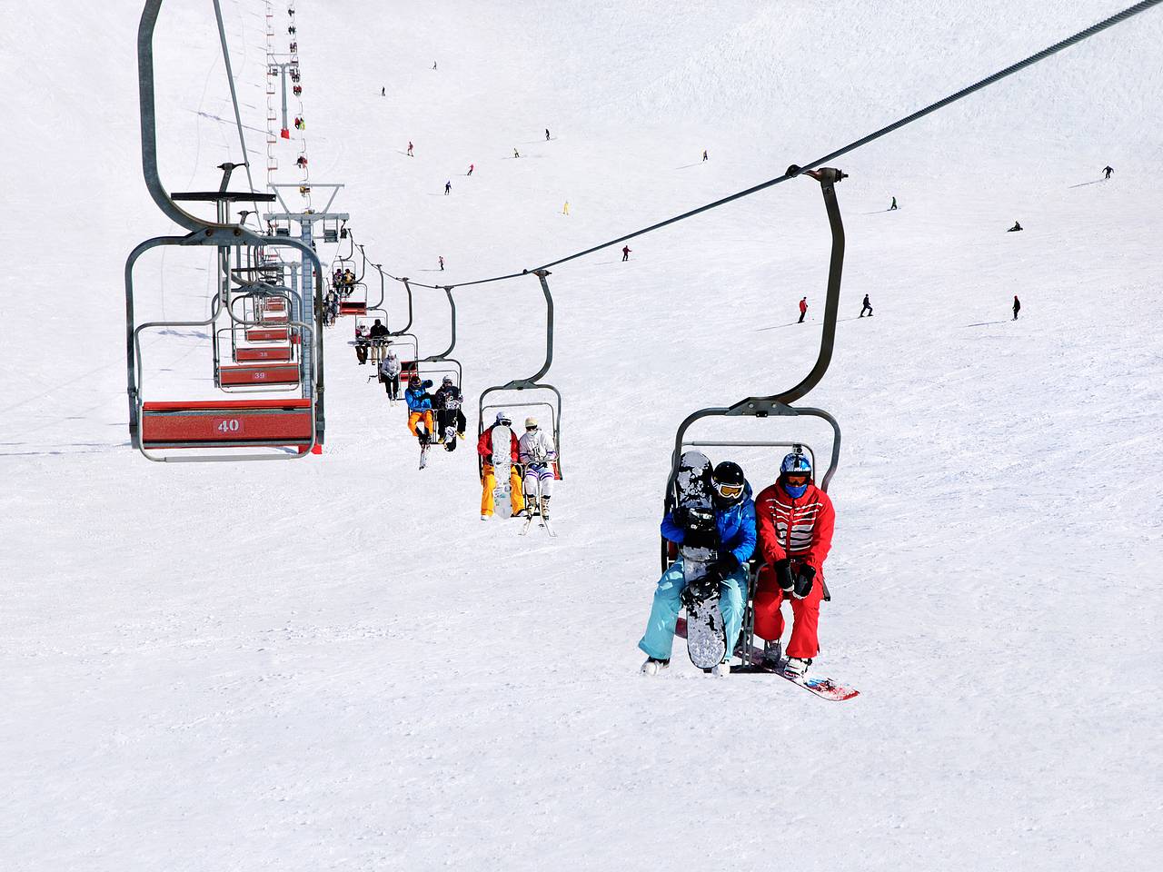 Туристка зацепилась рюкзаком за подъемник в горах Японии, повисла в воздухе и не выжила