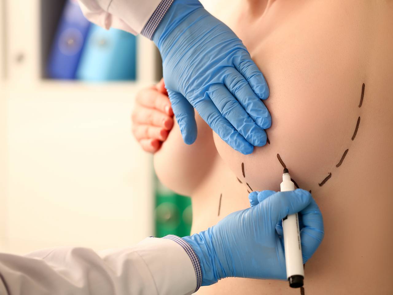 Мать четырех детей поехала в Турцию ради операции по подтяжке груди и не выжила