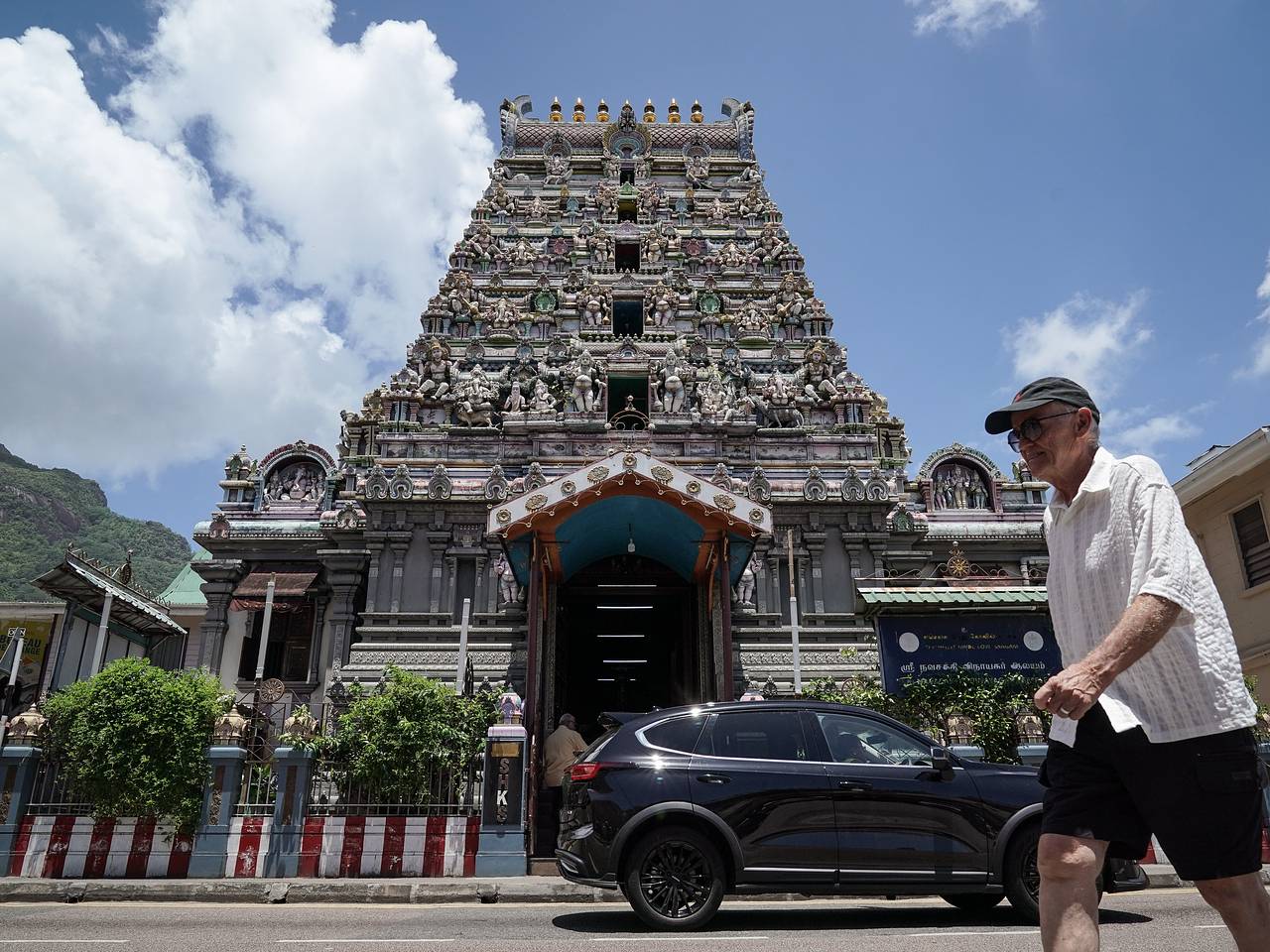 Десятки россиян застряли на любимом курорте богачей из-за отмены рейсов на Ближнем Востоке