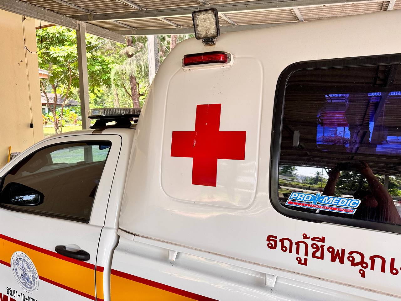 Туристка упала с балкона отеля в Таиланде и сломала позвоночник в 24 местах