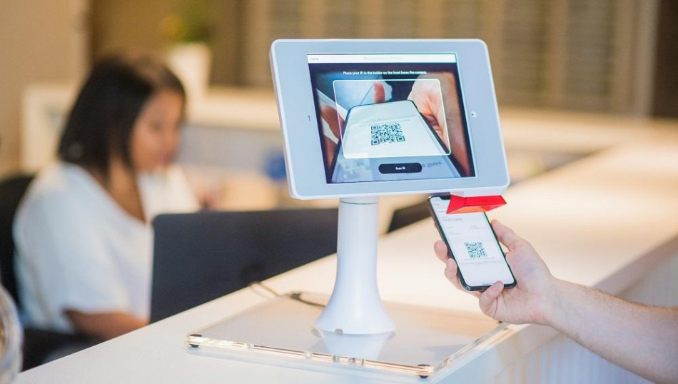 Заселение по QR-коду: готовы ли к отели к биометрии?