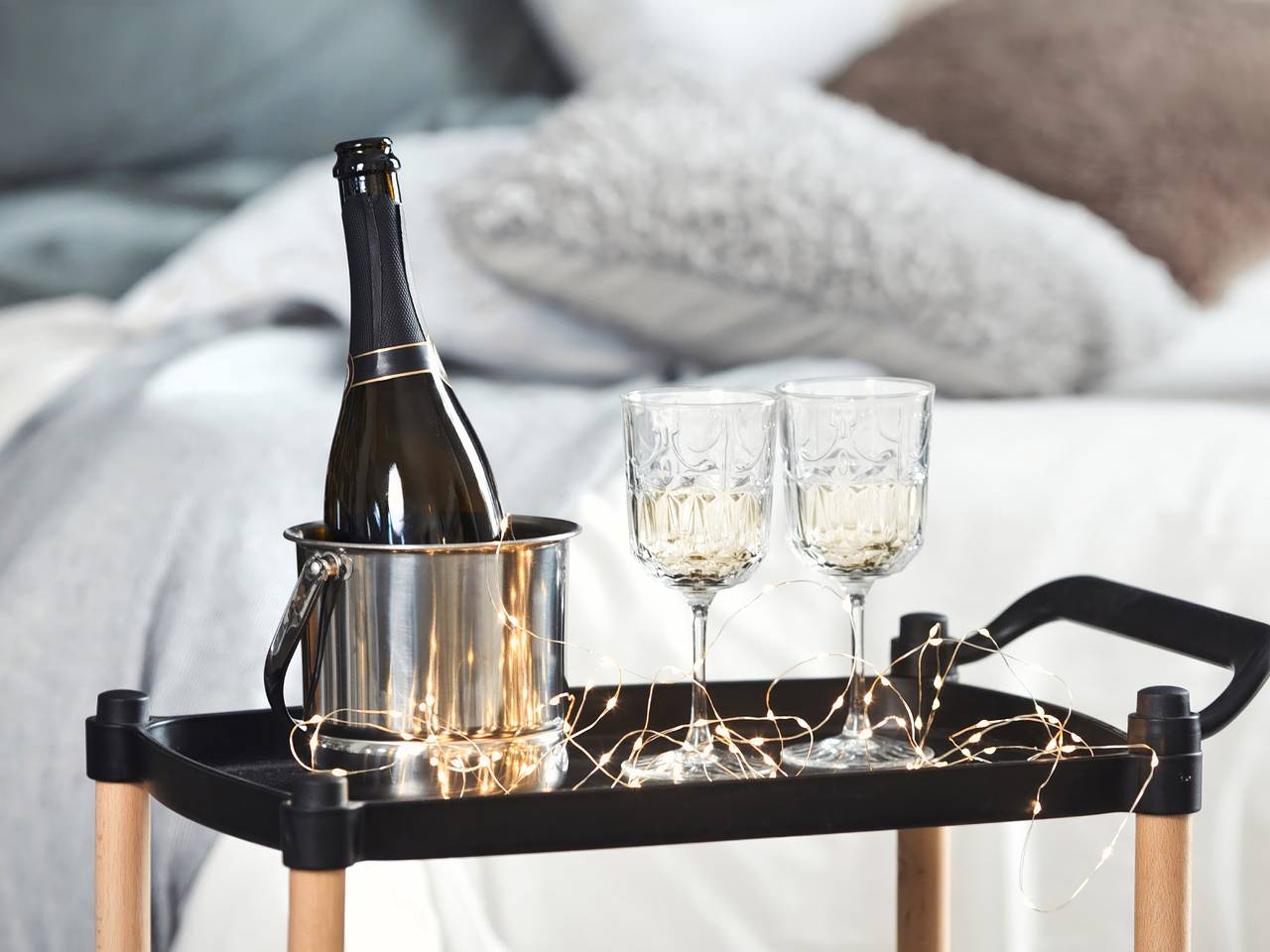 Мужчина насмерть забил возлюбленную бутылкой шампанского в номере роскошного отеля