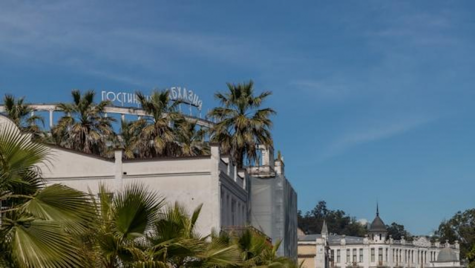 Крупный туроператор объявил о чартерах в Абхазию