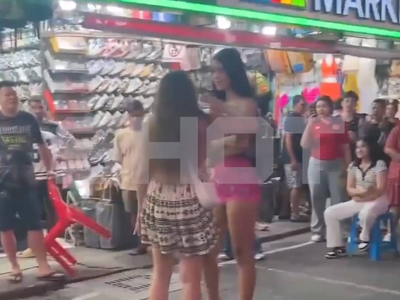 Толпа леди-боев била российскую туристку ногами по лицу в Таиланде и попала на видео