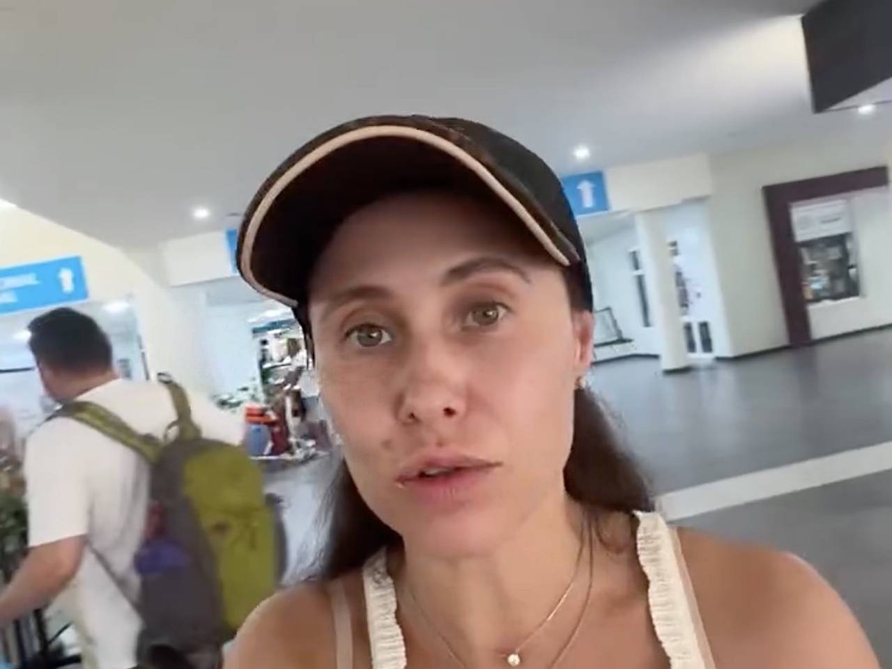 Актриса шоу «Уральские Пельмени» застряла на курорте богачей в Азии из-за отмены рейсов