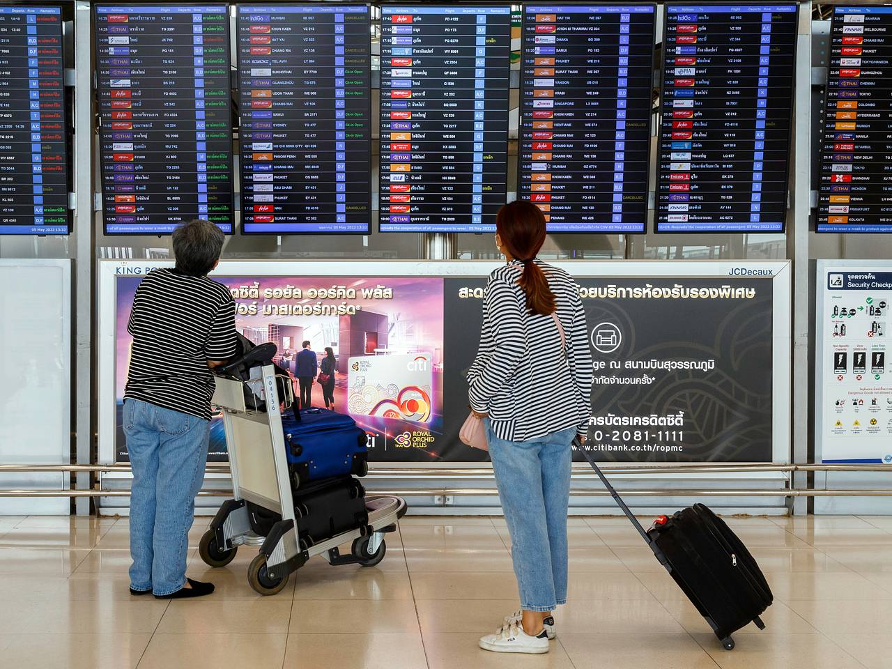 Россиян высадили из самолета в Таиланде и оставили в терминале аэропорта на 13 часов