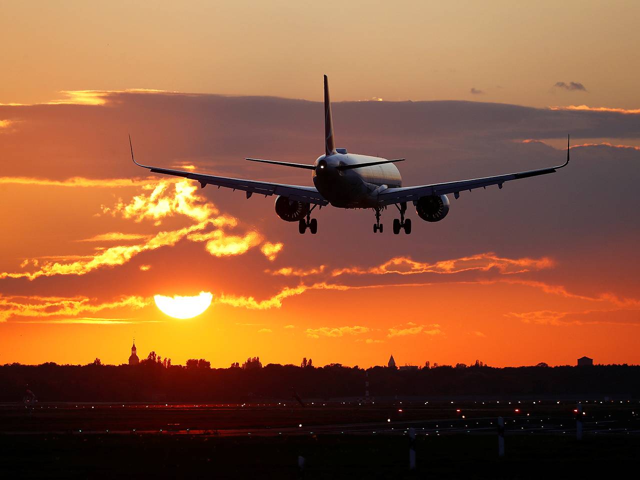 Летевший в Турцию самолет вынужденно сел в Узбекистане из-за инфаркта у пассажира